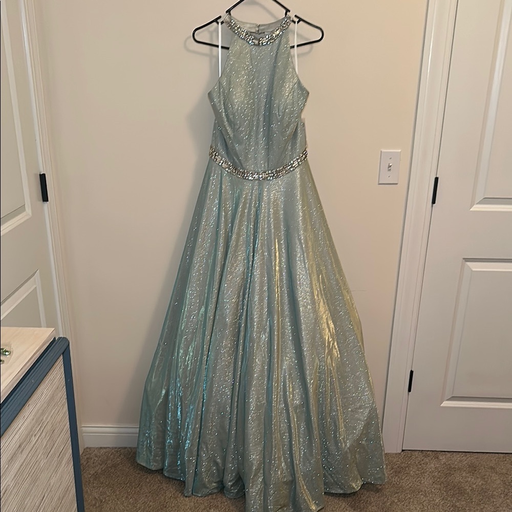 Elegant Formal Dress in Shimmering Blue